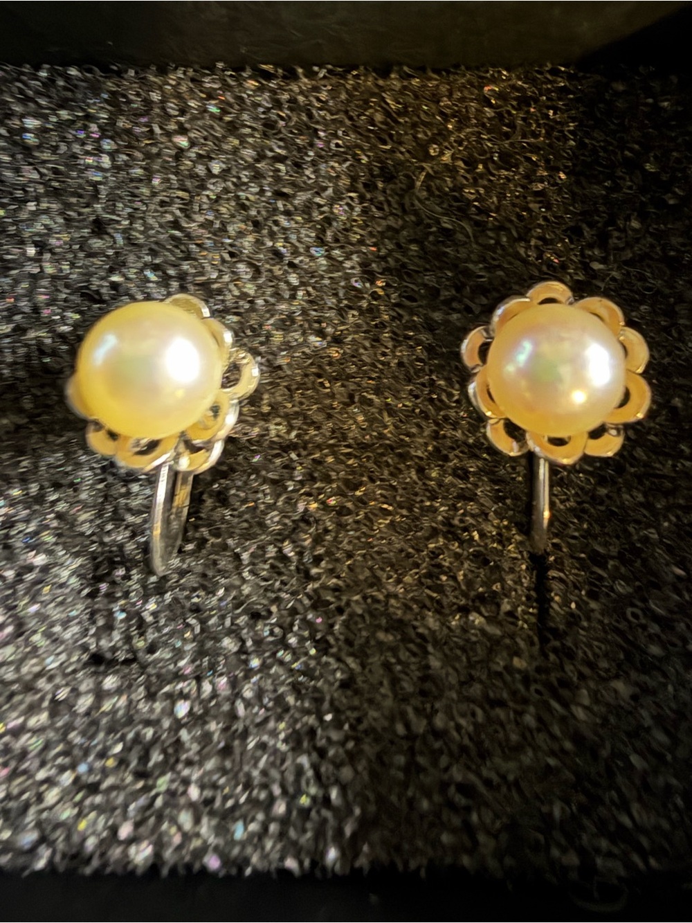 Vintage Pearl & Silver Screw Vack Earrings 1/4” Floral Setting